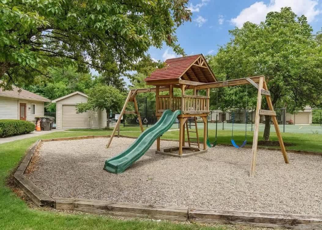 Family Friendly And Quite 2 Bedroom Condo Close To Fun Φορτ Γουέιν Εξωτερικό φωτογραφία