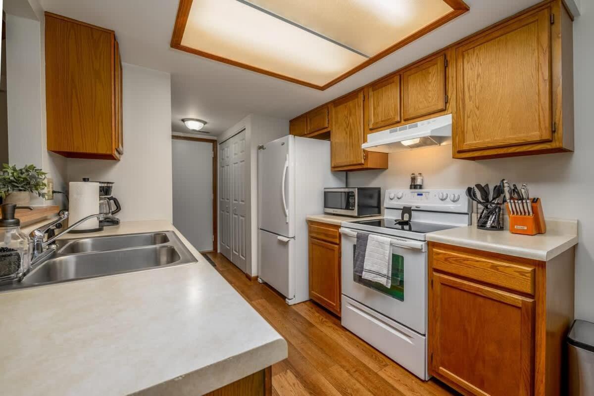 Family Friendly And Quite 2 Bedroom Condo Close To Fun Φορτ Γουέιν Εξωτερικό φωτογραφία